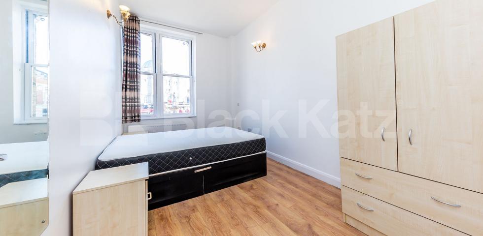 Two double bedrooms in the heart of Camden mins to Regents Park and Tube Camden High Street, Camden